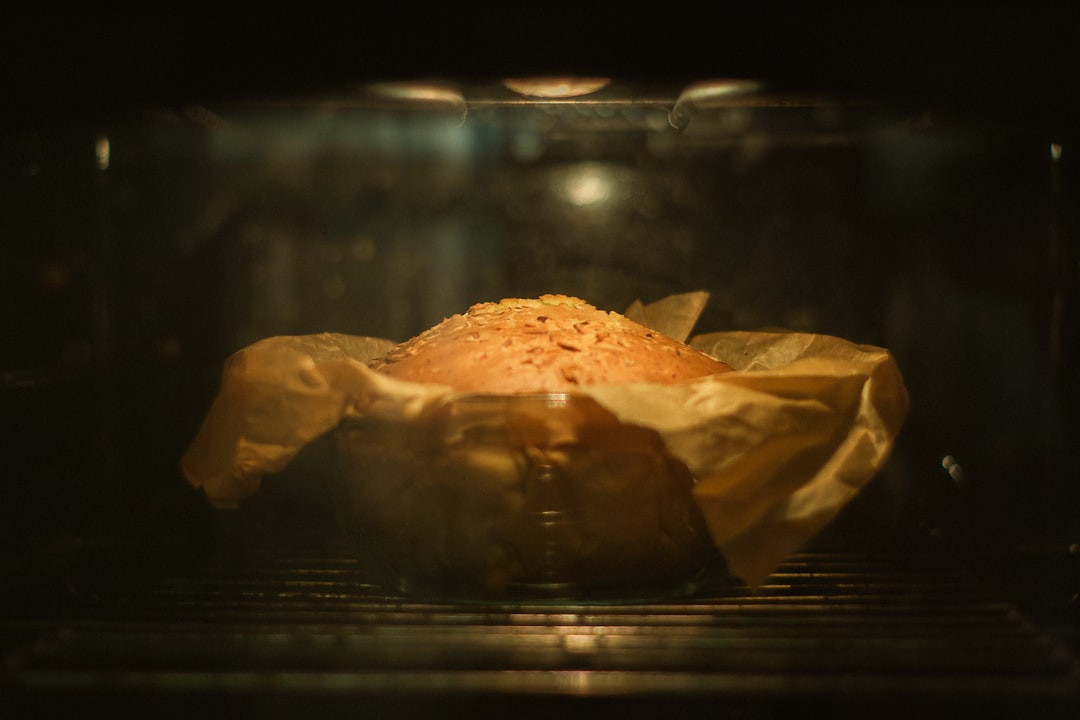 Gör enkla tortilla snacks i ugn till fredagsmyset illustration